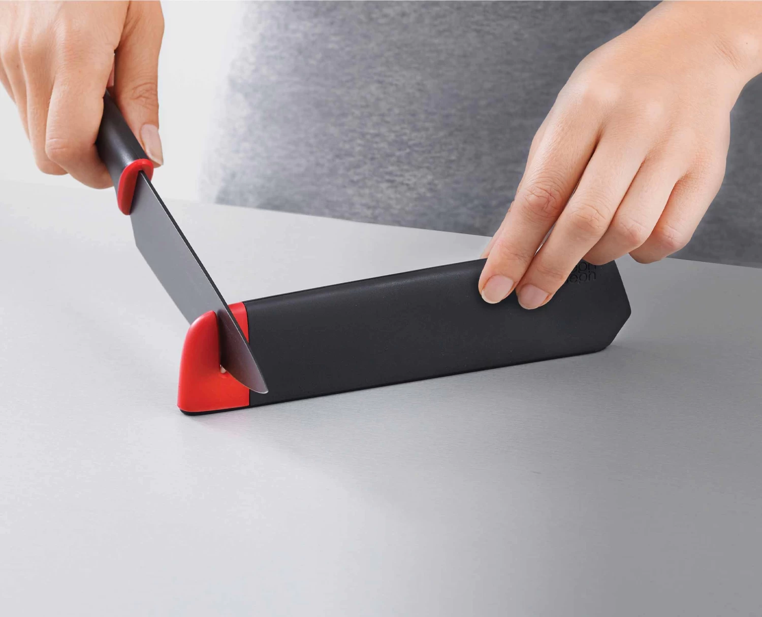 Joseph Joseph Slice&Sharpen™ Set Of 2 Knives With Sharpening Sheaths 3 Joseph Joseph Slice&Sharpen™ Set Of 2 Knives With Sharpening Sheaths - Image 3