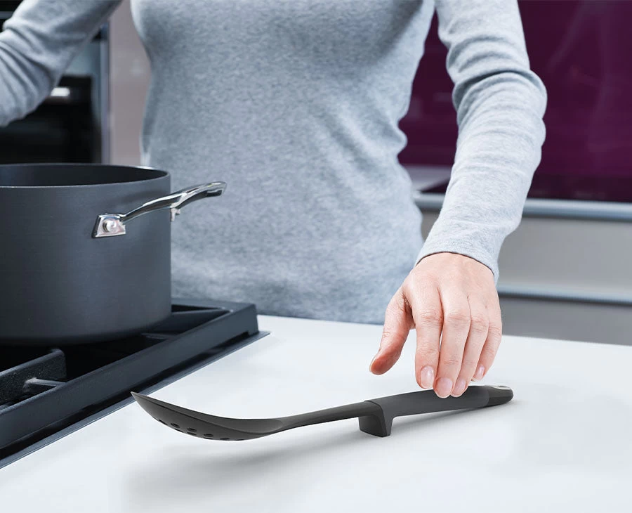 Joseph Joseph Elevate™ 6-piece Grey Utensils Carousel Set With Tongs 2 Joseph Joseph Elevate™ 6-piece Grey Utensils Carousel Set With Tongs - Image 2