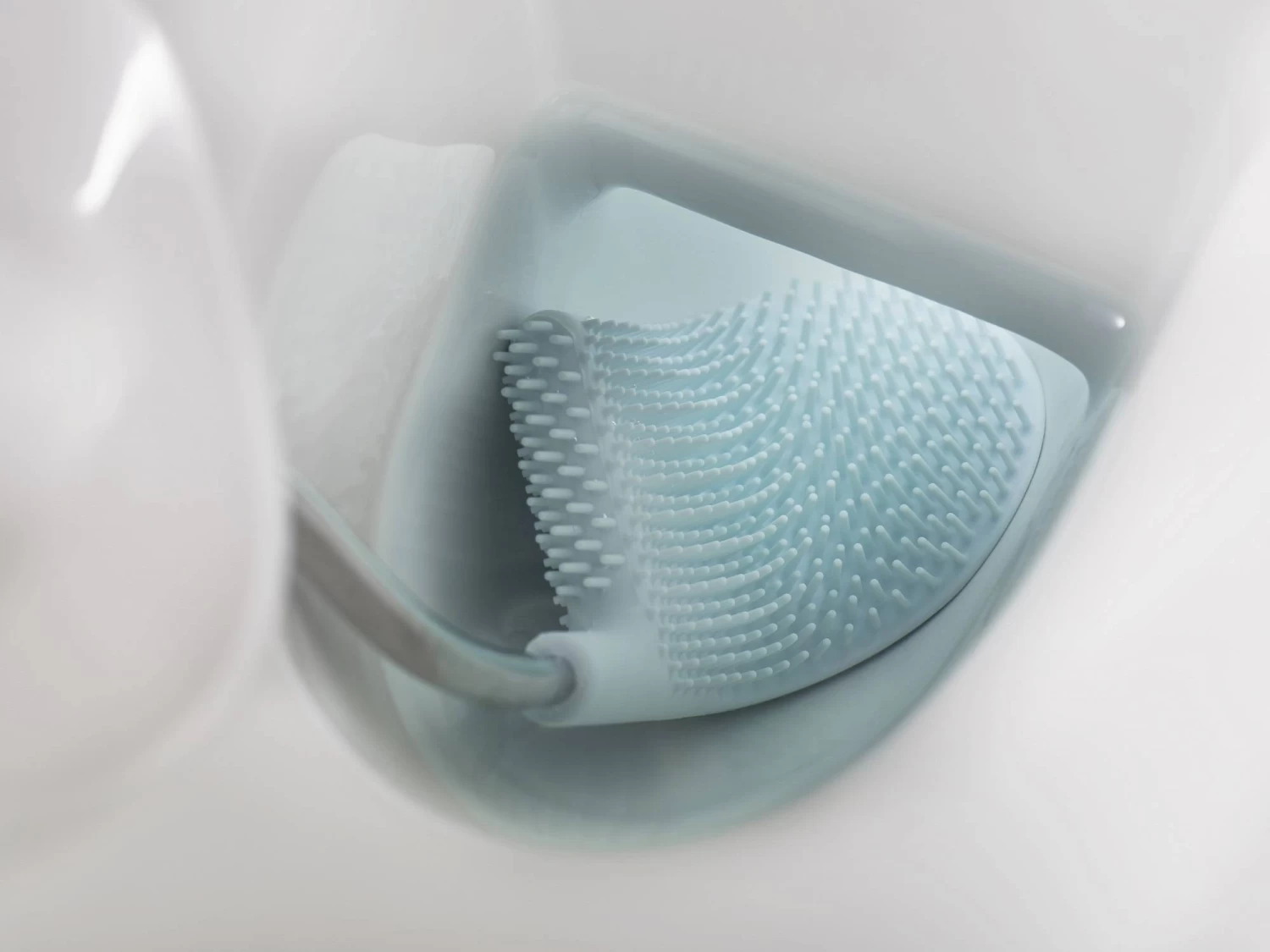 Joseph Joseph 70506 Flex Toilet Brush 3 Joseph Joseph 70506 Flex Toilet Brush - Image 3