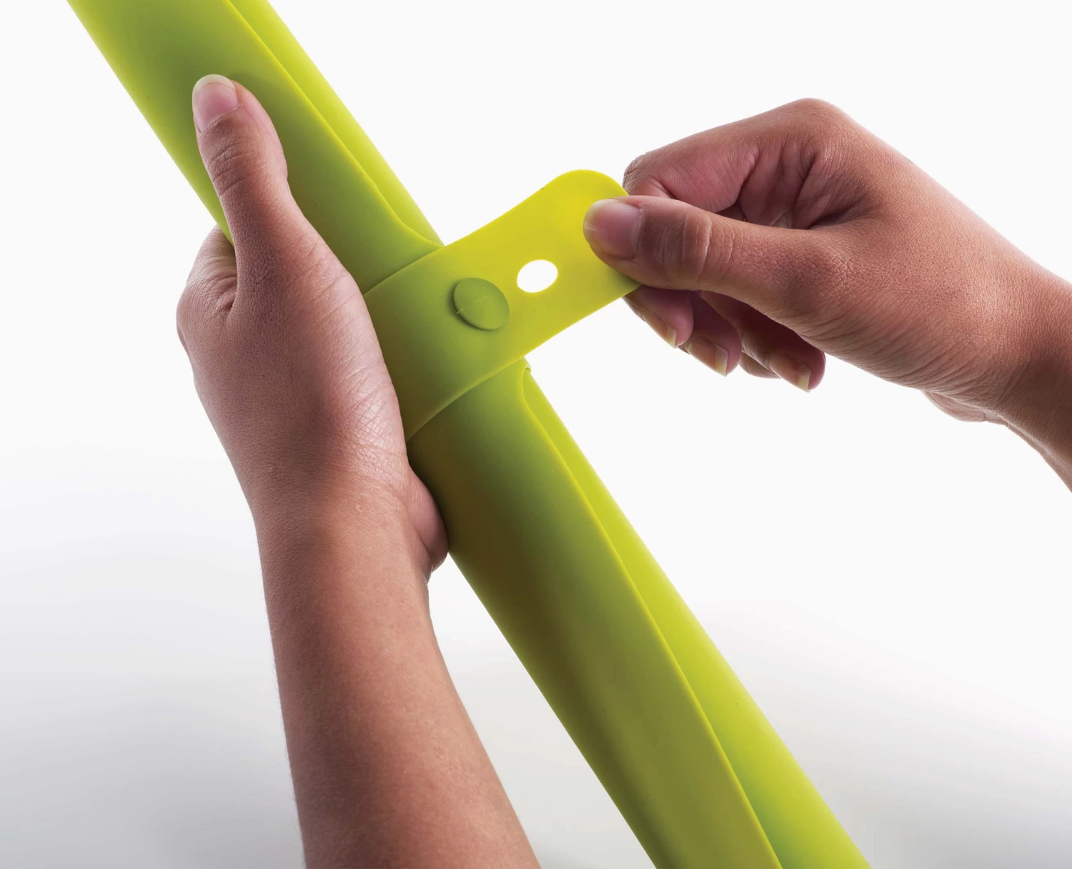 Joseph Joseph Roll-Up™ Green Silicone Pastry Mat 4 Joseph Joseph Roll-Up™ Green Silicone Pastry Mat - Image 4