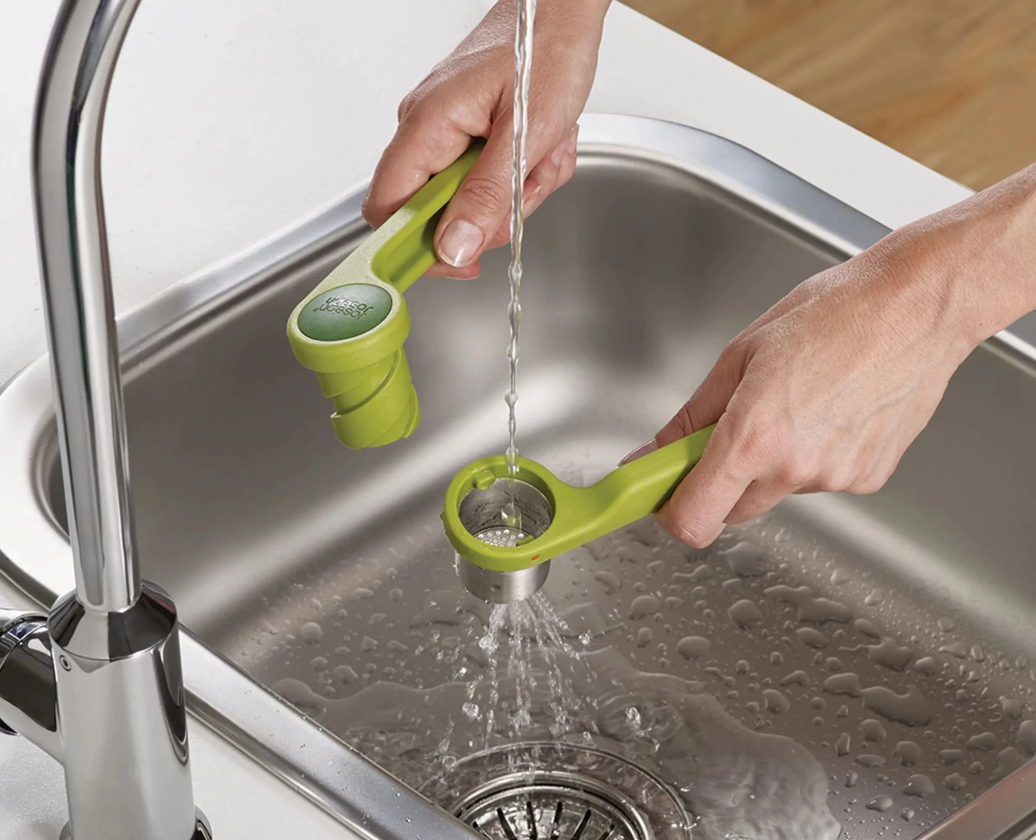 Joseph Joseph Helix Green Garlic Press 5 Joseph Joseph Helix Green Garlic Press - Image 5