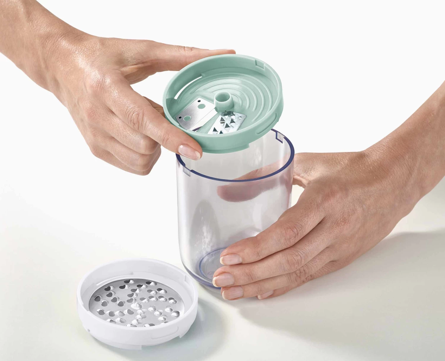 Joseph Joseph Spiro™ Green Hand-held Spiralizer - Editions 5 Joseph Joseph Spiro™ Green Hand-held Spiralizer - Editions - Image 5