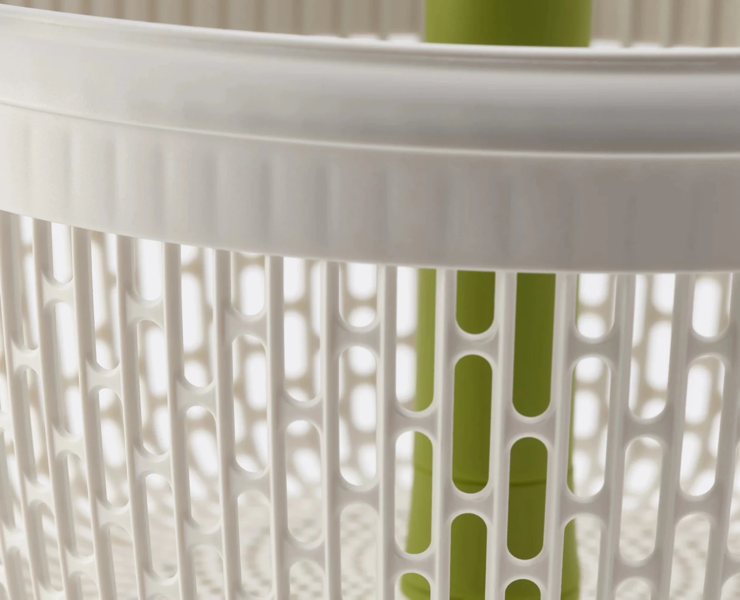 Joseph Joseph Spindola™ Green In-sink Salad-spinning Colander 6 Joseph Joseph Spindola™ Green In-sink Salad-spinning Colander - Image 6