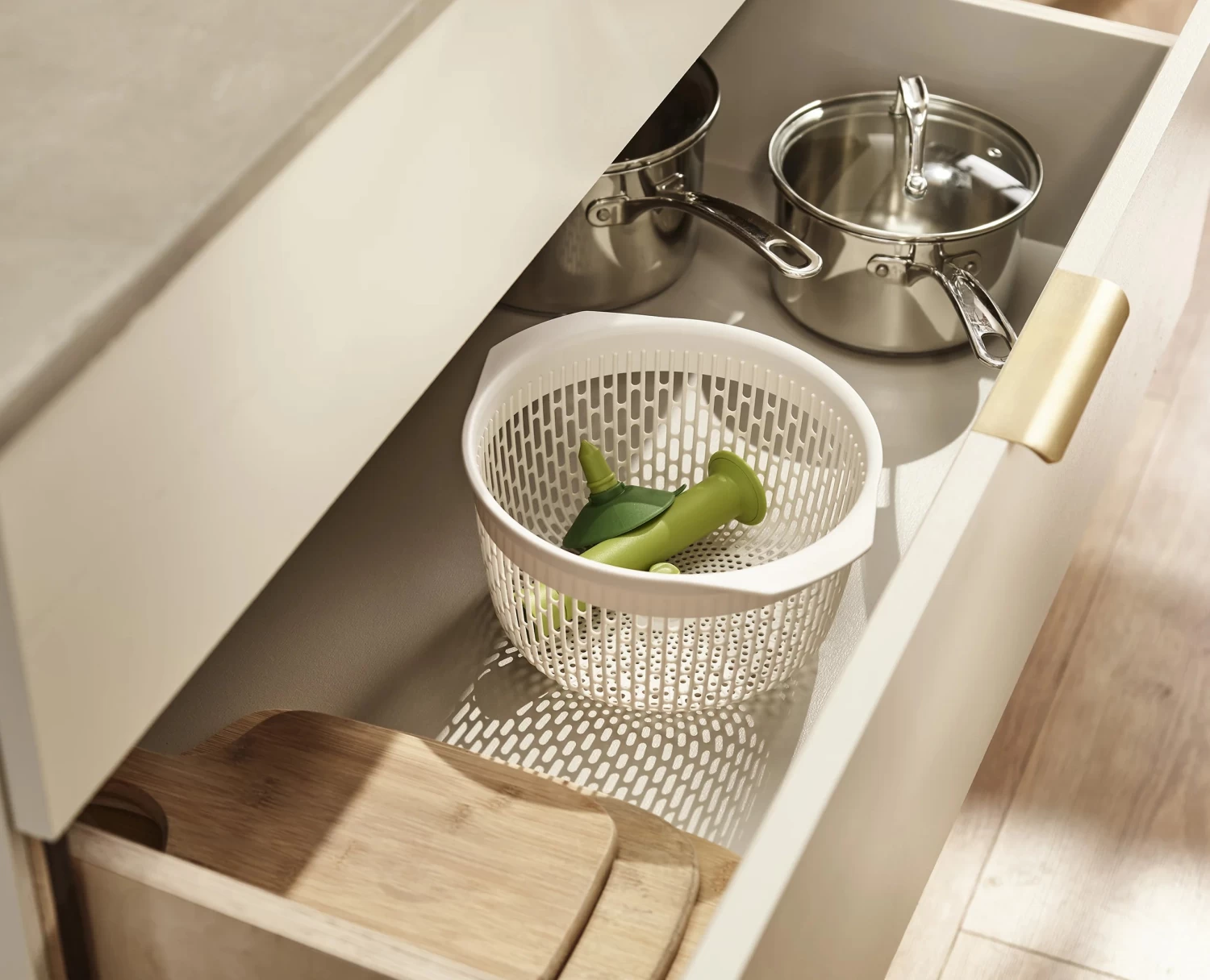 Joseph Joseph Spindola™ Green In-sink Salad-spinning Colander 8 Joseph Joseph Spindola™ Green In-sink Salad-spinning Colander - Image 8