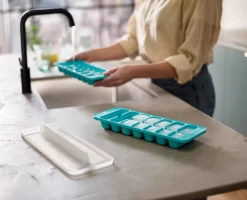 Joseph Joseph Flow™ Pack Of 2 Easy-fill Blue Ice-cube Trays 9 Joseph Joseph Flow™ Pack Of 2 Easy-fill Blue Ice-cube Trays -Kitchen Essentials Shop 20197 PDP 03
