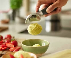Joseph Joseph Elevate™ Grey Ice-cream Scoop 11 Joseph Joseph Elevate™ Grey Ice-cream Scoop -Kitchen Essentials Shop 20226 PDP 03
