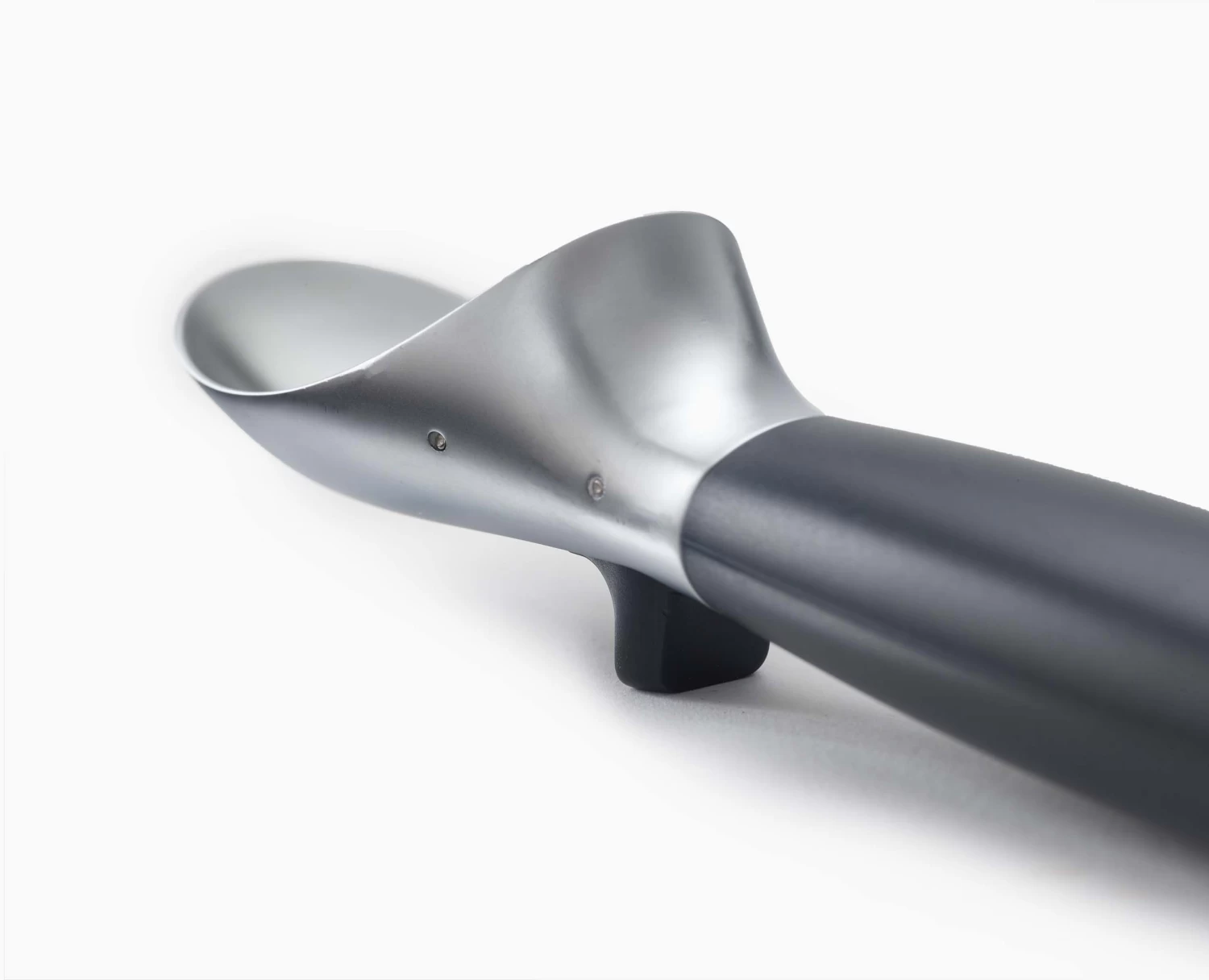 Joseph Joseph Elevate™ Grey Ice-cream Scoop 4 Joseph Joseph Elevate™ Grey Ice-cream Scoop - Image 4