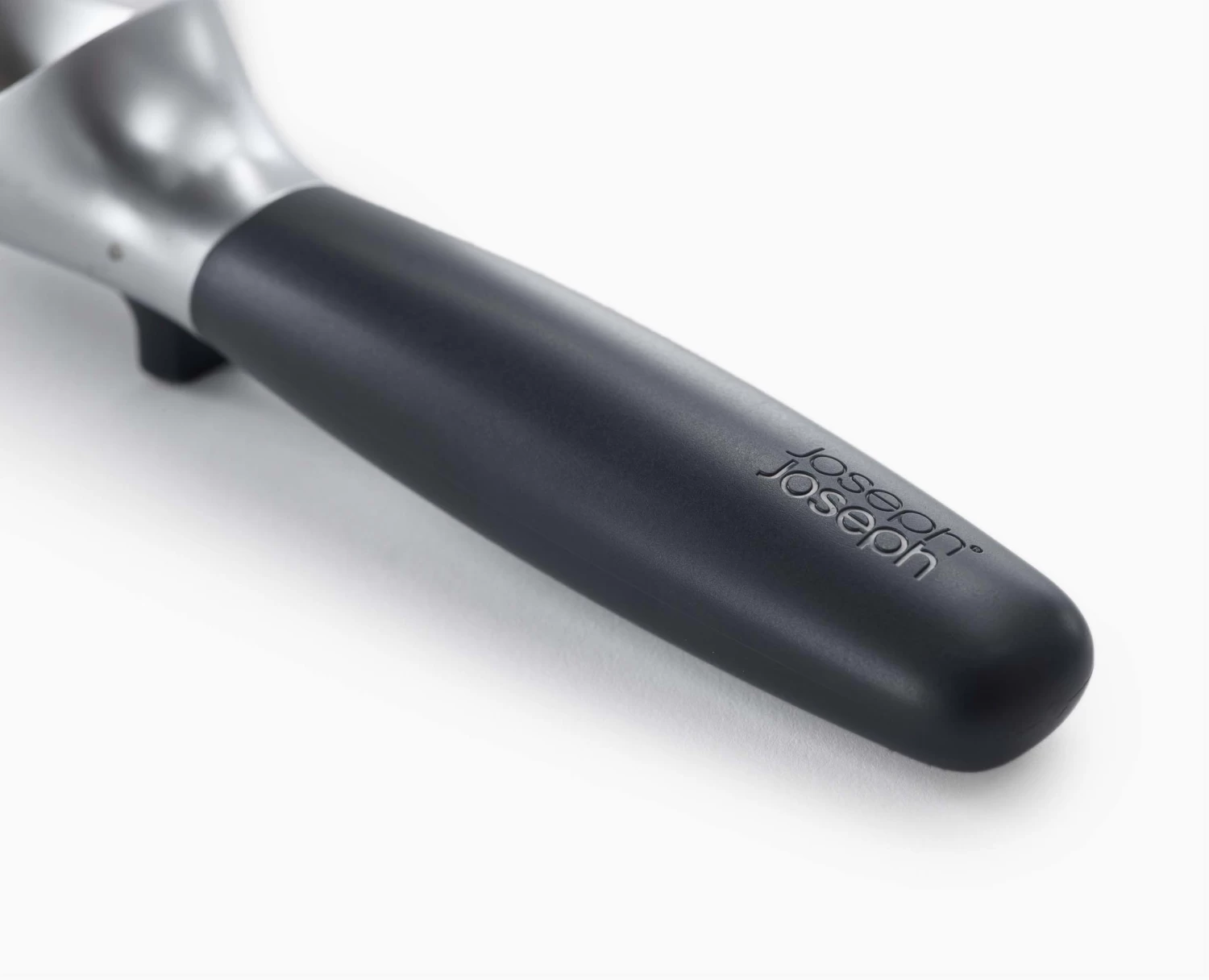 Joseph Joseph Elevate™ Grey Ice-cream Scoop 7 Joseph Joseph Elevate™ Grey Ice-cream Scoop - Image 7