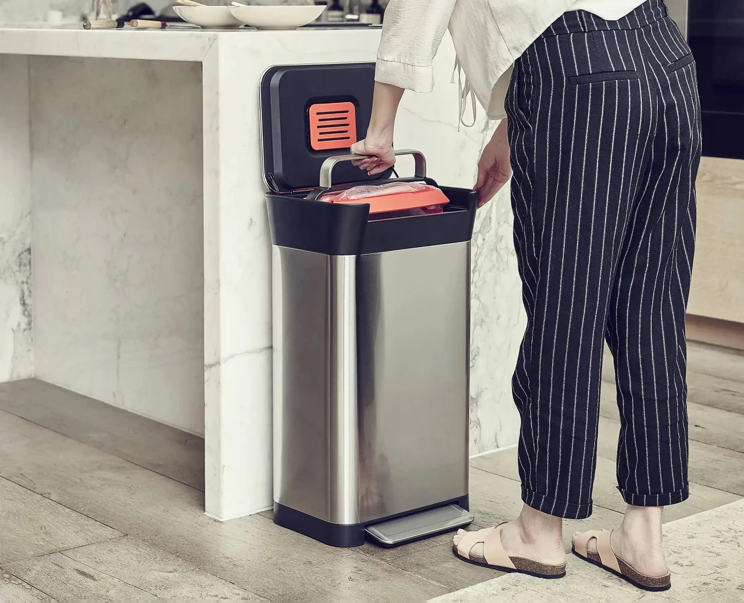 Joseph Joseph Titan 30L Stainless-steel Trash Compactor 3 Joseph Joseph Titan 30L Stainless-steel Trash Compactor - Image 3