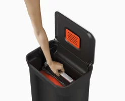 Joseph Joseph Titan 30L Black Trash Compactor 13 Joseph Joseph Titan 30L Black Trash Compactor -Kitchen Essentials Shop 30144 PDP 05