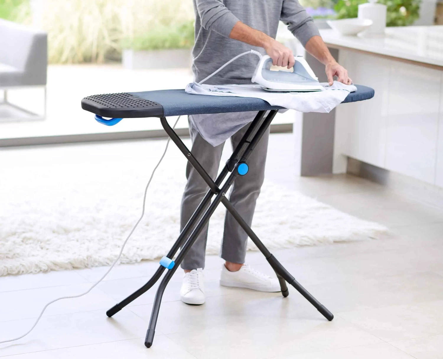 Joseph Joseph Glide Plus 130cm Blue Easy-store Ironing Board With Advanced Cover 3 Joseph Joseph Glide Plus 130cm Blue Easy-store Ironing Board With Advanced Cover - Image 3