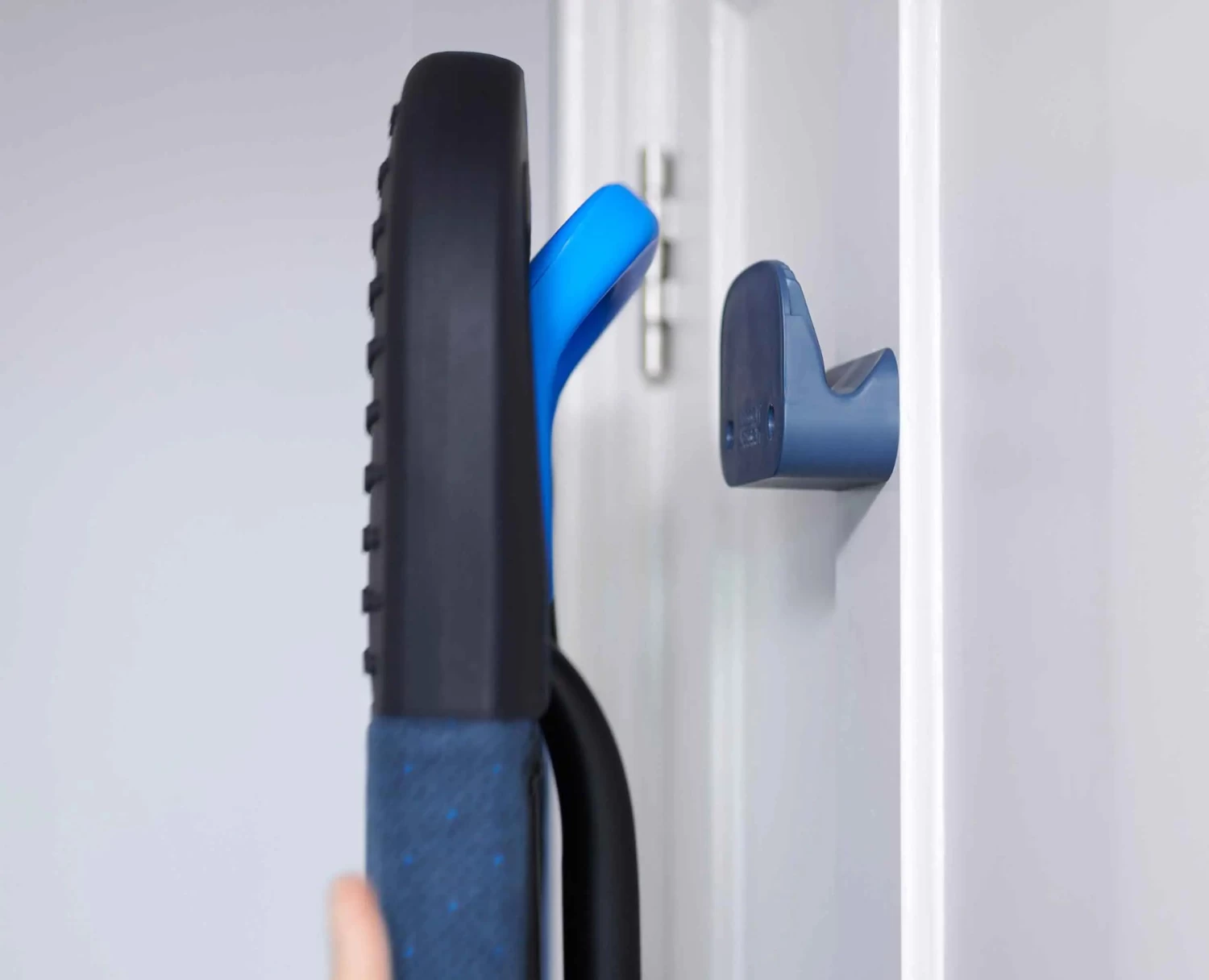 Joseph Joseph Glide Plus 130cm Blue Easy-store Ironing Board With Advanced Cover 4 Joseph Joseph Glide Plus 130cm Blue Easy-store Ironing Board With Advanced Cover - Image 4