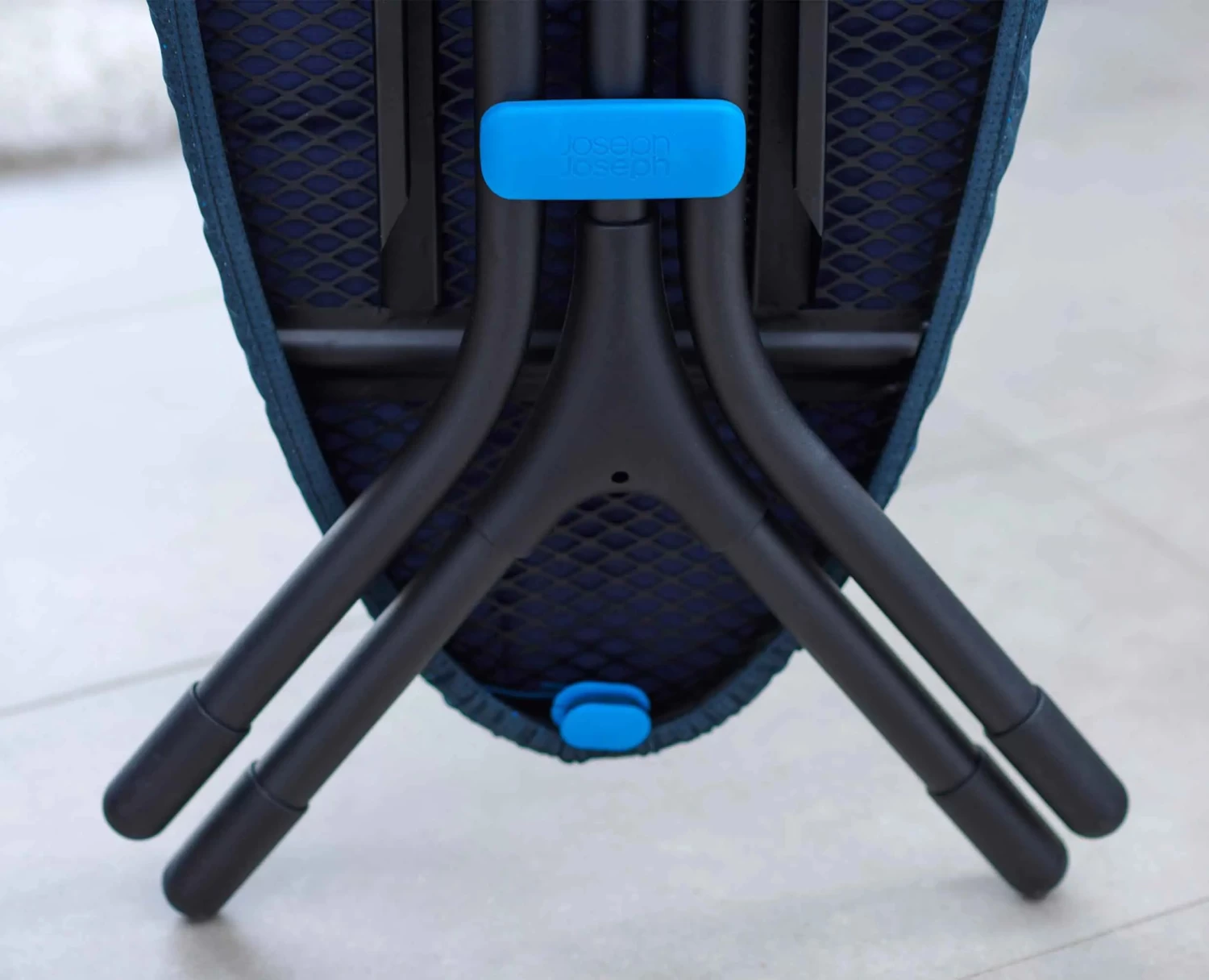 Joseph Joseph Glide Plus 130cm Blue Easy-store Ironing Board With Advanced Cover 5 Joseph Joseph Glide Plus 130cm Blue Easy-store Ironing Board With Advanced Cover - Image 5