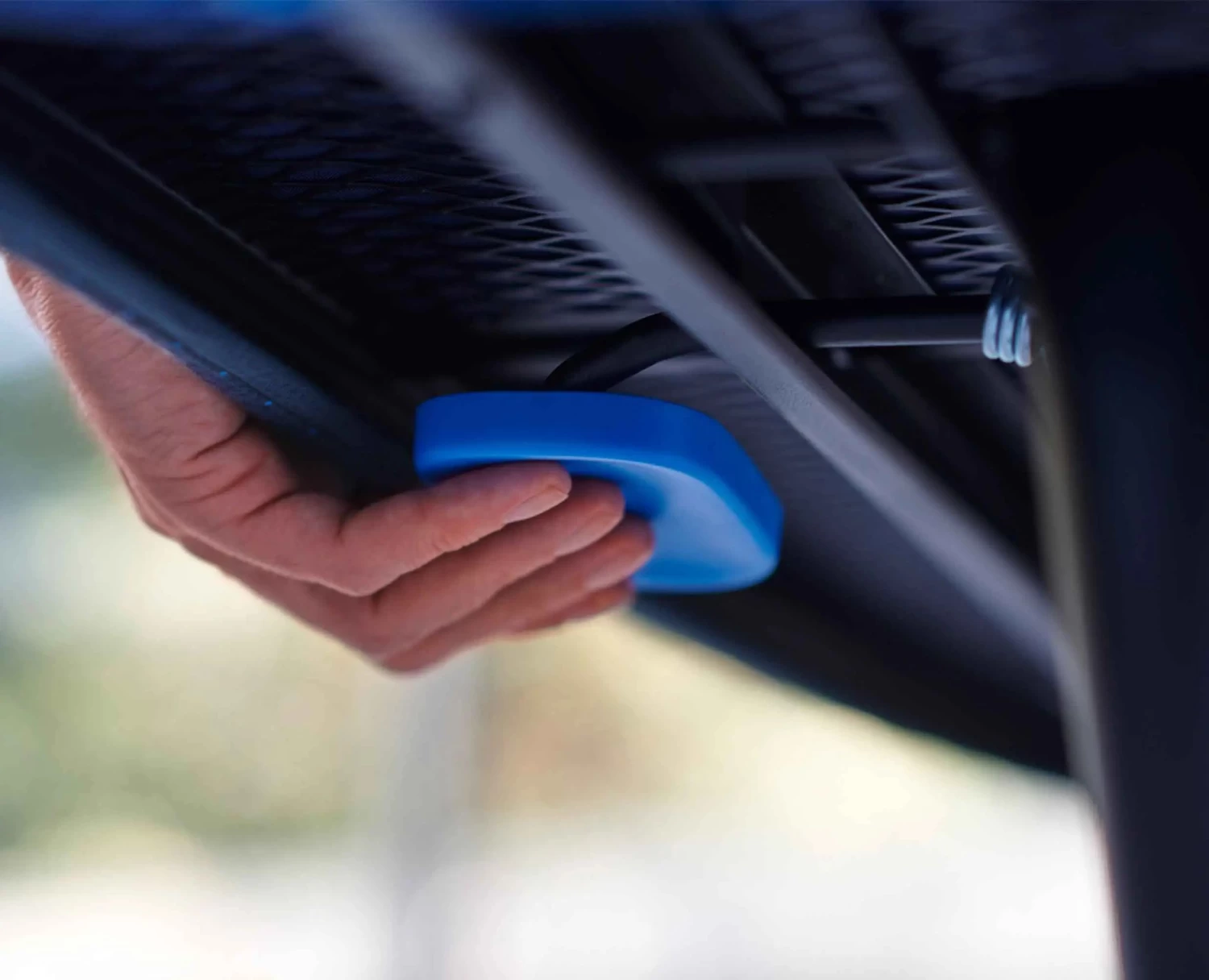 Joseph Joseph Glide Plus 130cm Blue Easy-store Ironing Board With Advanced Cover 6 Joseph Joseph Glide Plus 130cm Blue Easy-store Ironing Board With Advanced Cover - Image 6