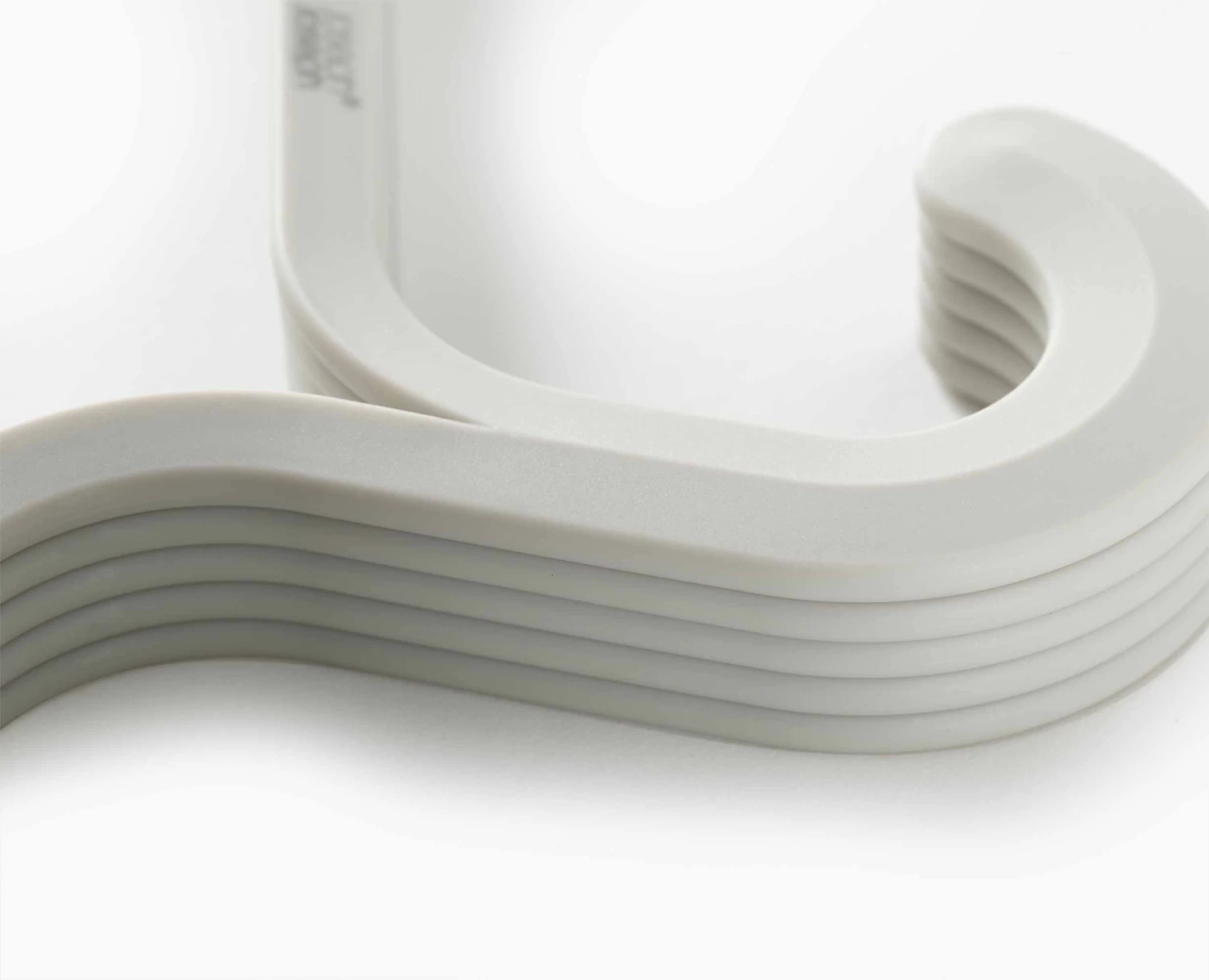 Joseph Joseph Orderly™ Set Of 5 Anti-tangle Ecru Clothes Hangers 4 Joseph Joseph Orderly™ Set Of 5 Anti-tangle Ecru Clothes Hangers - Image 4