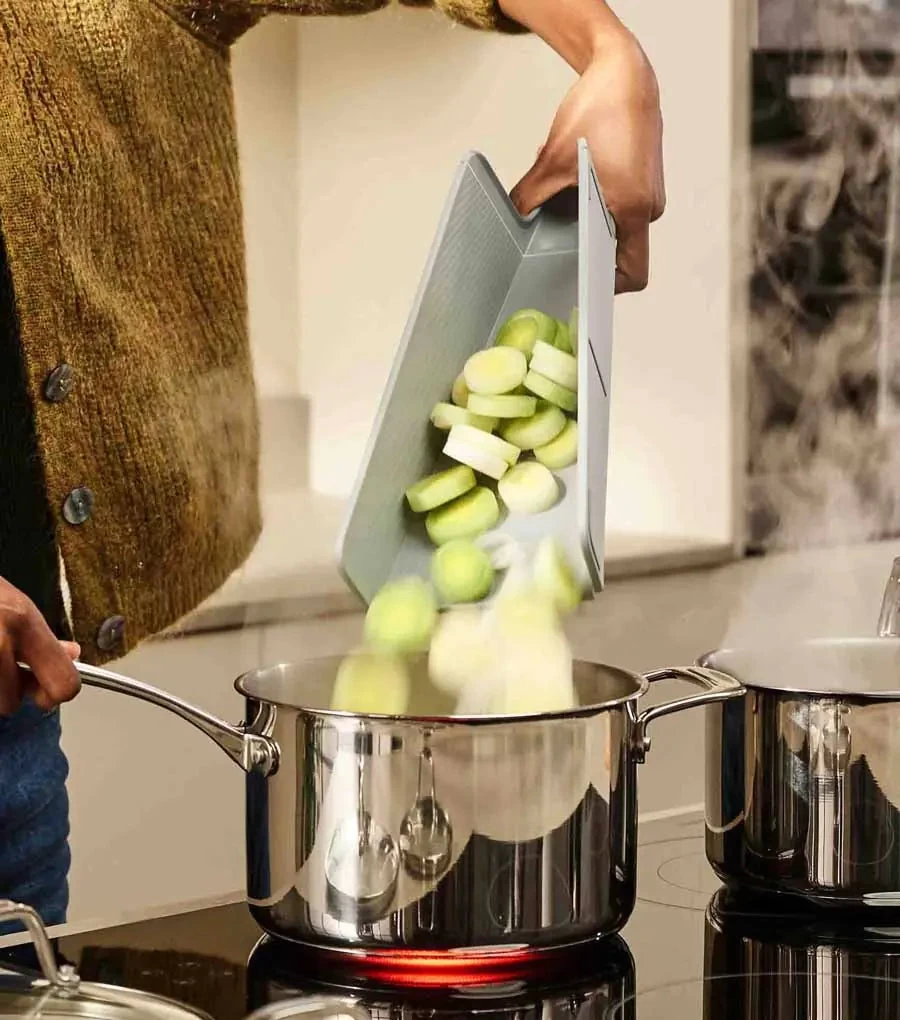 Joseph Joseph Chop2Pot™ Plus Blue Folding Chopping Board 2 Joseph Joseph Chop2Pot™ Plus Blue Folding Chopping Board - Image 2