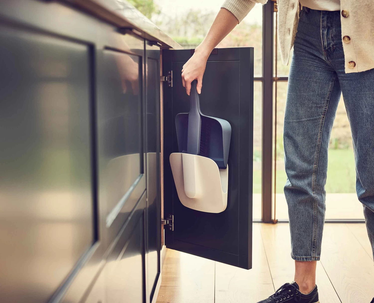 Joseph Joseph CleanStore Blue Wall-mounted Dustpan & Brush 3 Joseph Joseph CleanStore Blue Wall-mounted Dustpan & Brush - Image 3