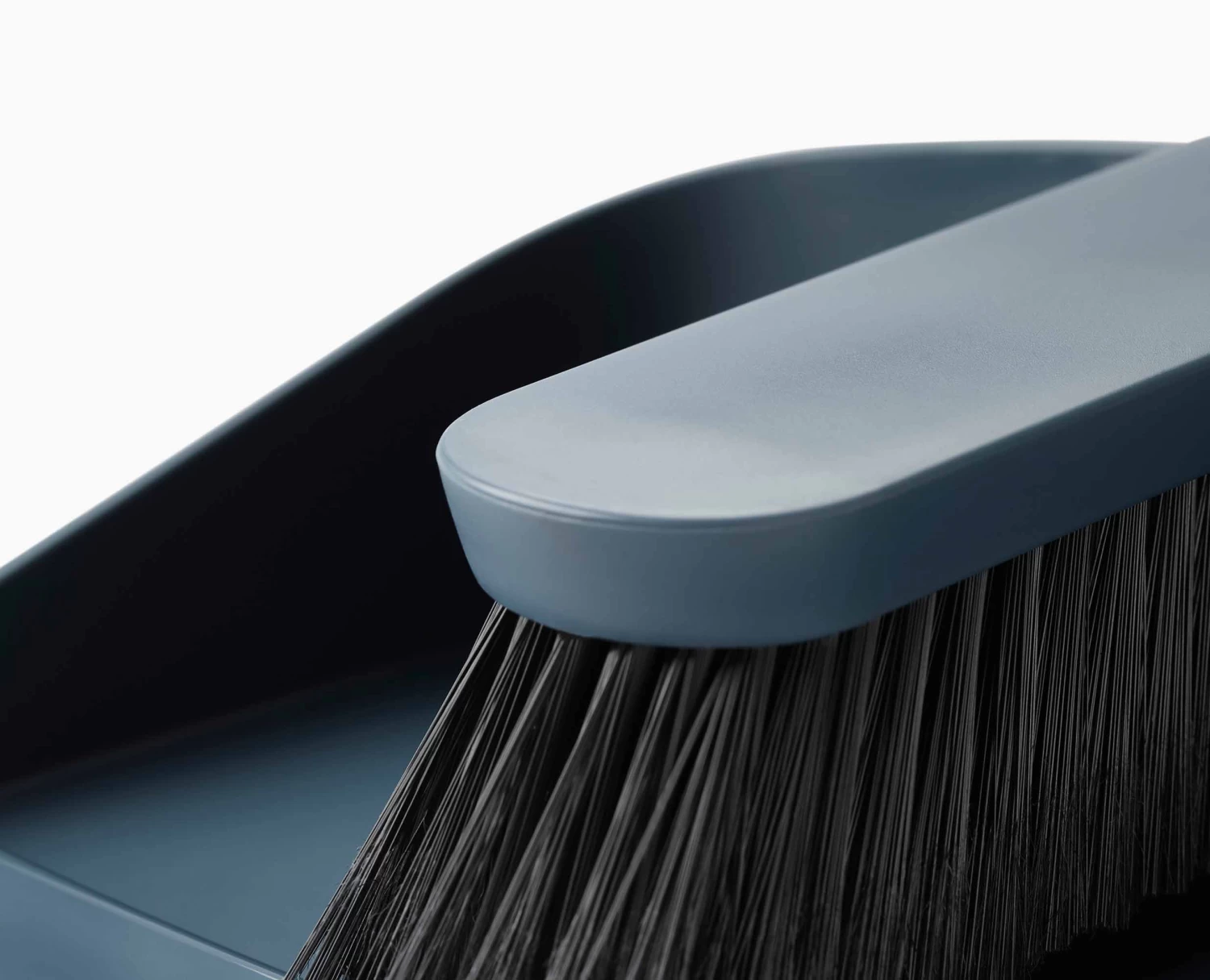 Joseph Joseph CleanStore Blue Wall-mounted Dustpan & Brush 7 Joseph Joseph CleanStore Blue Wall-mounted Dustpan & Brush - Image 7