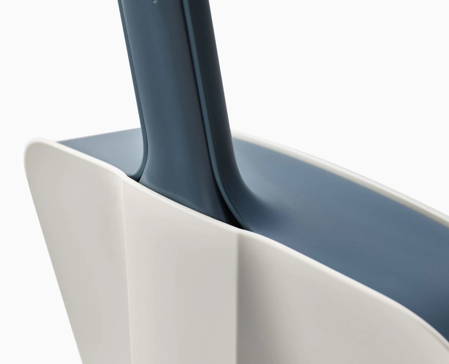 Joseph Joseph CleanStore Blue Wall-mounted Dustpan & Brush 8 Joseph Joseph CleanStore Blue Wall-mounted Dustpan & Brush - Image 8