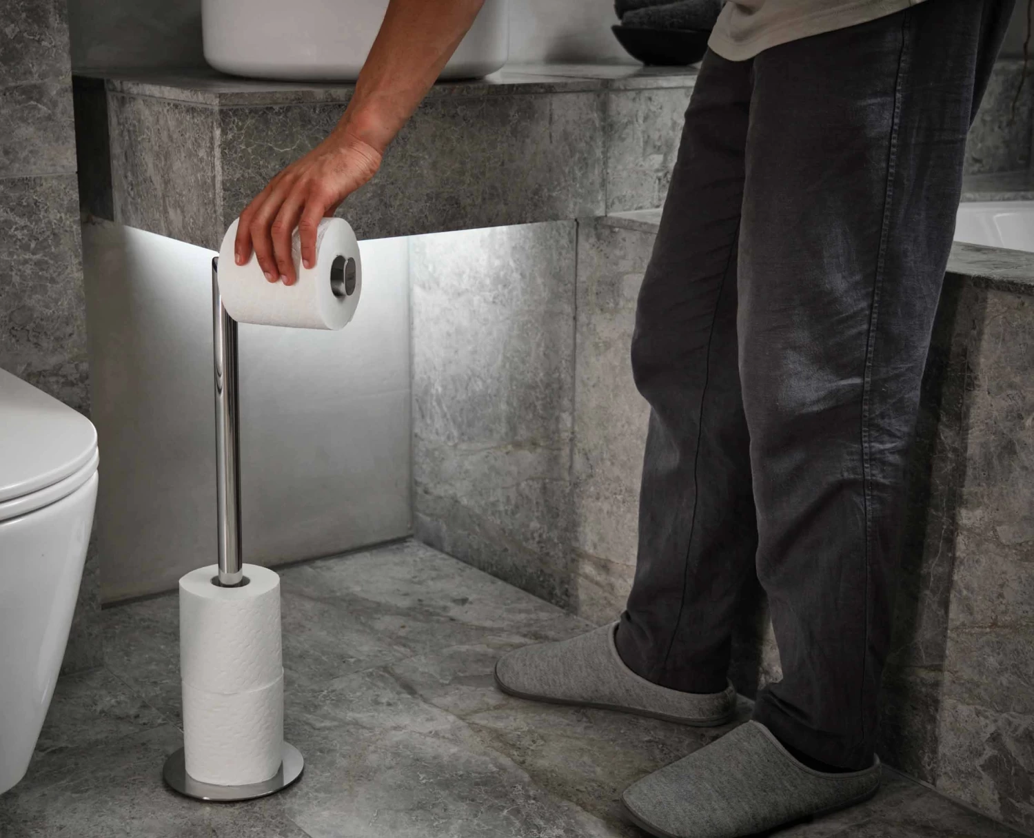 Joseph Joseph EasyStore™ Luxe 2-in-1 Stainless-steel Toilet Roll Stand 3 Joseph Joseph EasyStore™ Luxe 2-in-1 Stainless-steel Toilet Roll Stand - Image 3