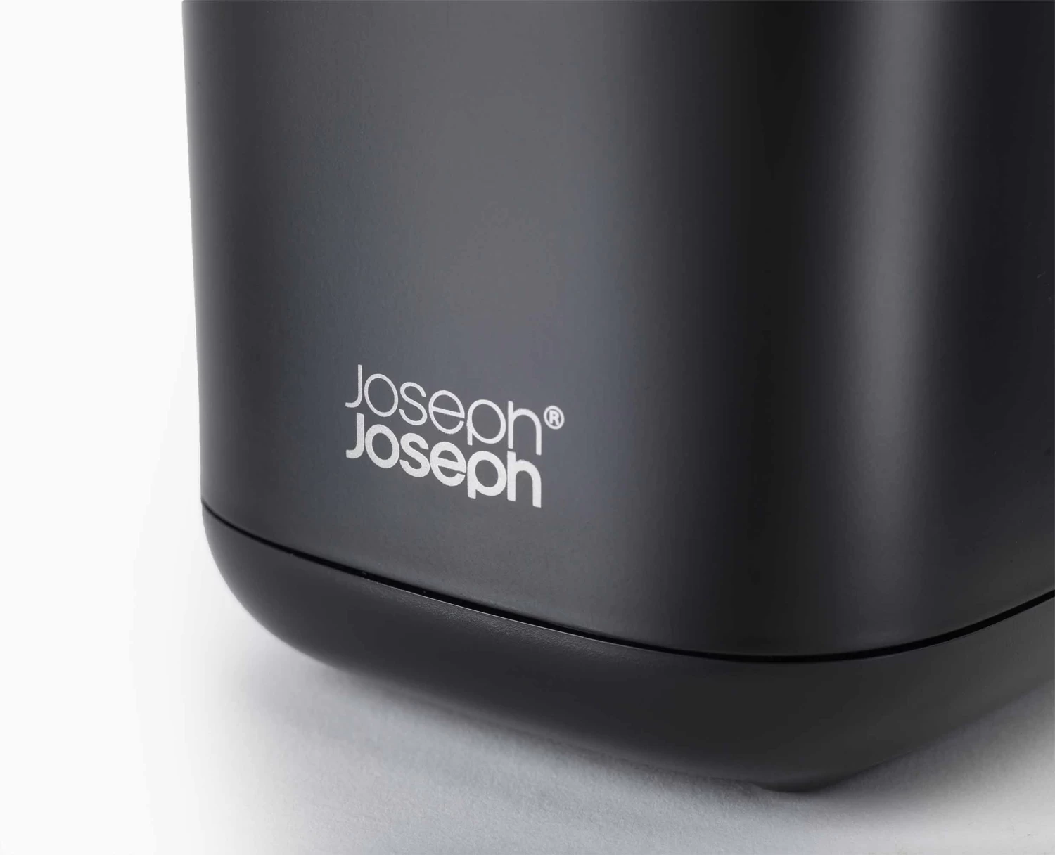 Joseph Joseph EasyStore™ Matt Black Toothbrush Holder 7 Joseph Joseph EasyStore™ Matt Black Toothbrush Holder - Image 7