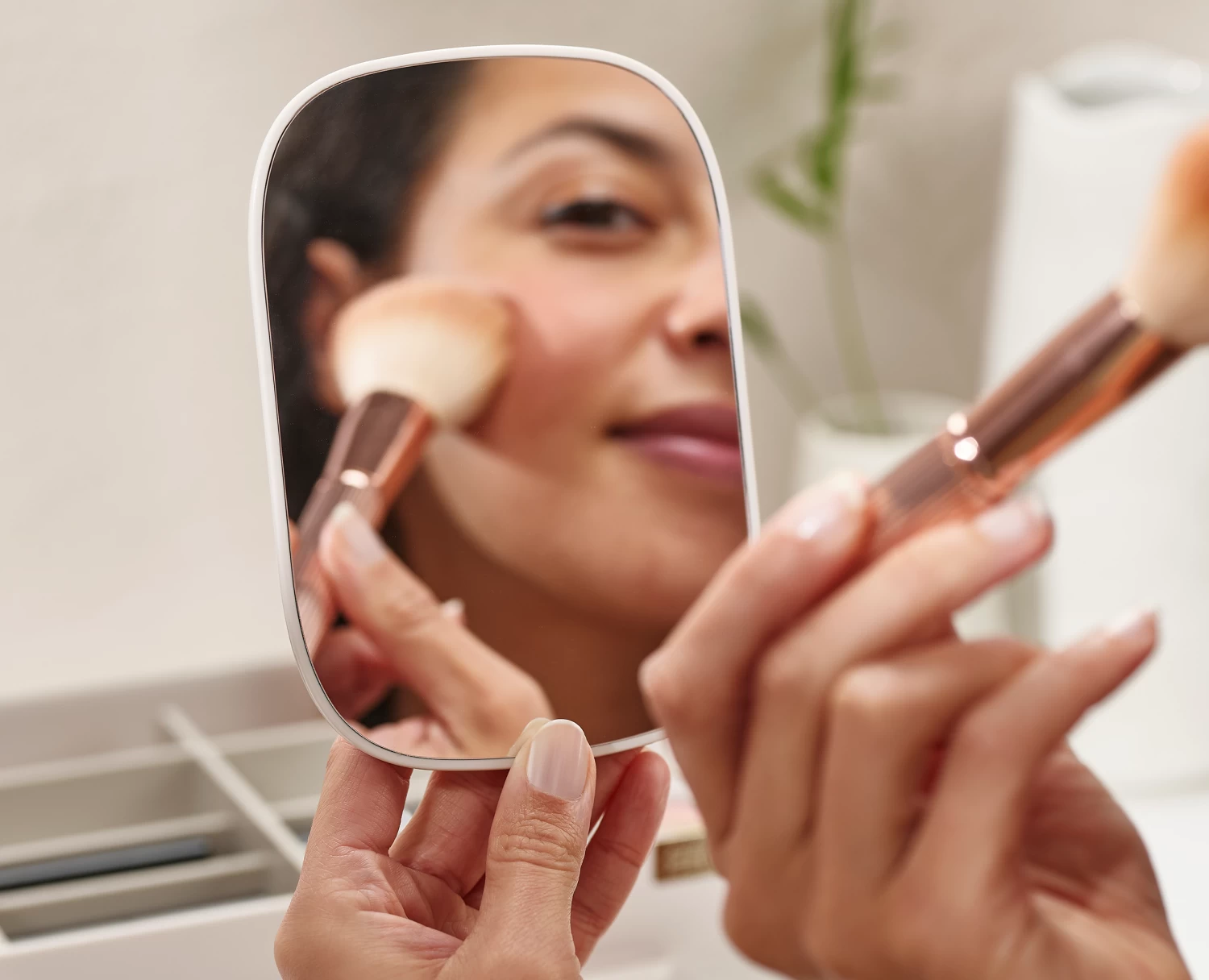 Joseph Joseph Viva Large Cosmetic Organiser With Removable Mirror 6 Joseph Joseph Viva Large Cosmetic Organiser With Removable Mirror - Image 6