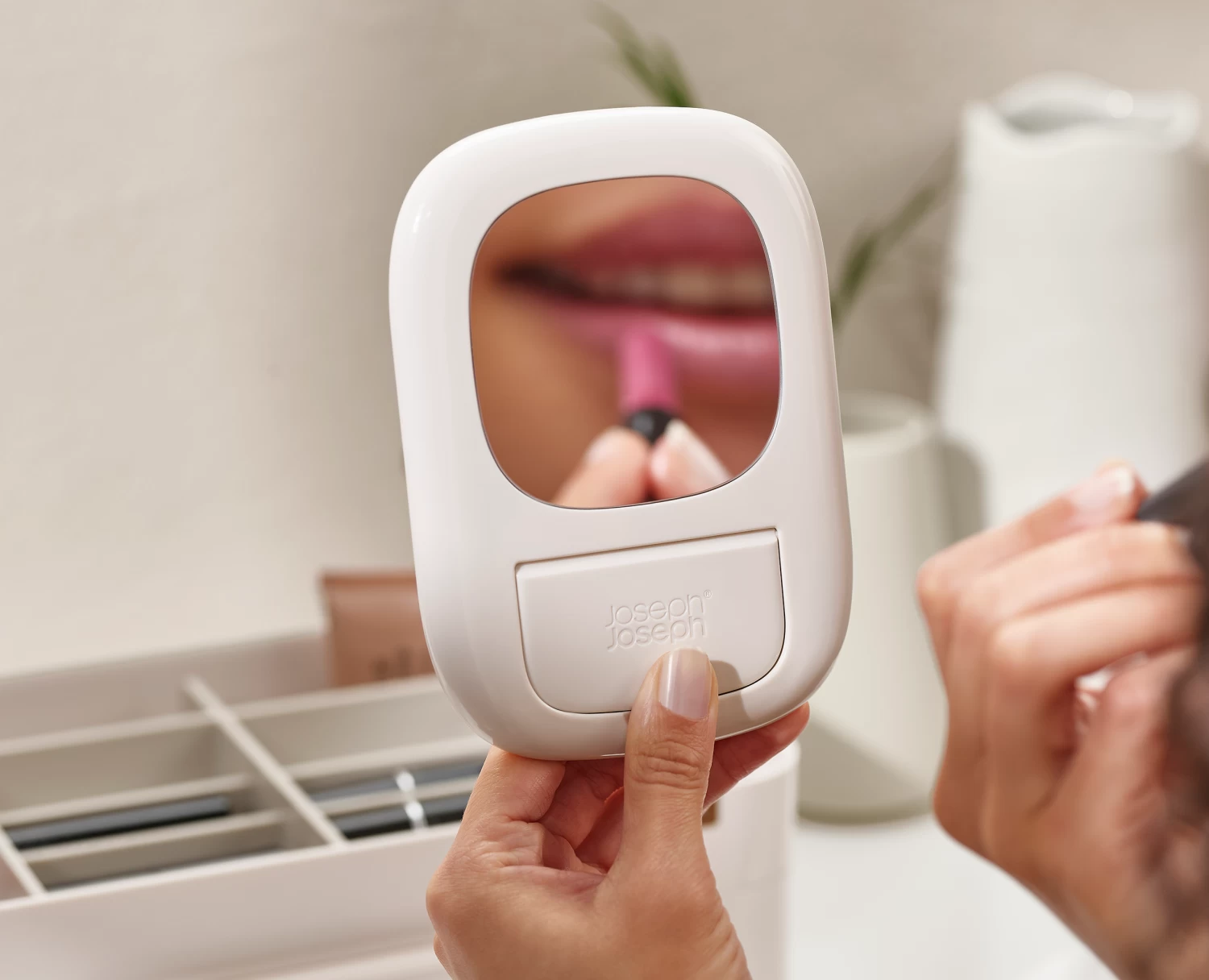 Joseph Joseph Viva Large Cosmetic Organiser With Removable Mirror 7 Joseph Joseph Viva Large Cosmetic Organiser With Removable Mirror - Image 7