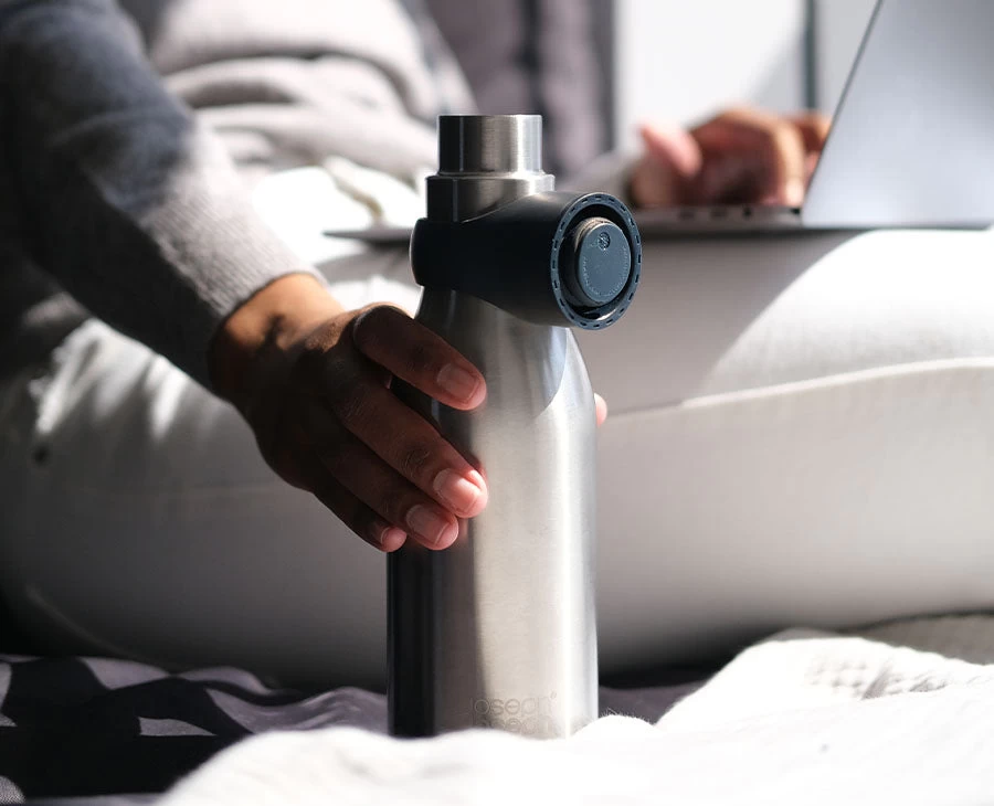 Joseph Joseph Loop™ 500ml Stainless-steel Vacuum Insulated Water Bottle 2 Joseph Joseph Loop™ 500ml Stainless-steel Vacuum Insulated Water Bottle - Image 2