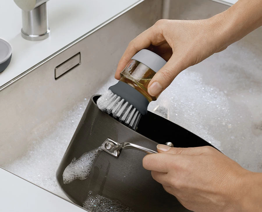 Joseph Joseph Palm Scrub™ Grey Washing-up Brush 2 Joseph Joseph Palm Scrub™ Grey Washing-up Brush - Image 2