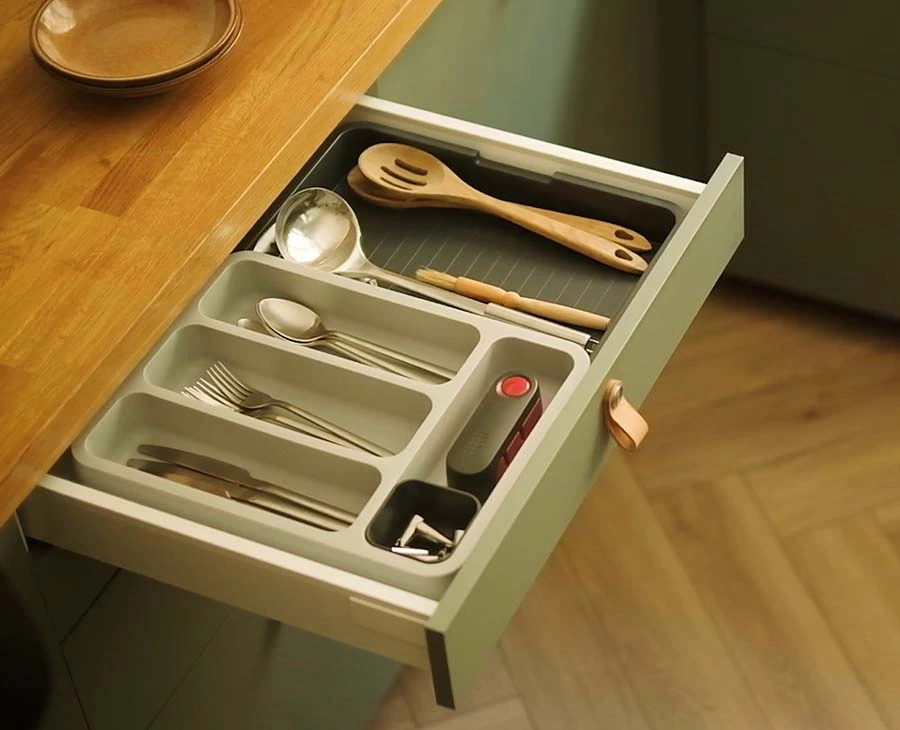 Joseph Joseph DrawerStore™ Grey Expandable Cutlery Tray 2 Joseph Joseph DrawerStore™ Grey Expandable Cutlery Tray - Image 2