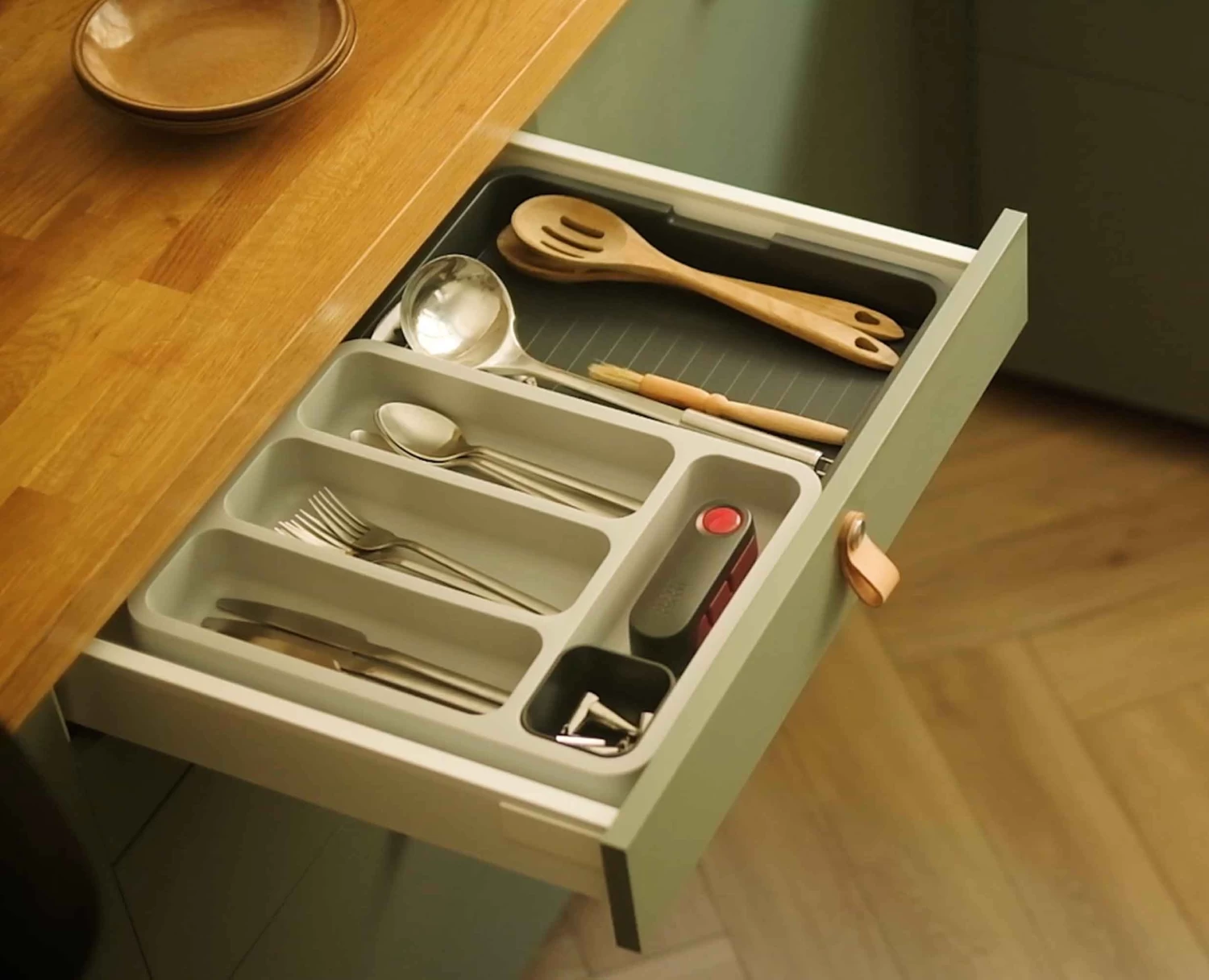 Joseph Joseph DrawerStore™ Grey Expandable Cutlery Tray 3 Joseph Joseph DrawerStore™ Grey Expandable Cutlery Tray - Image 3