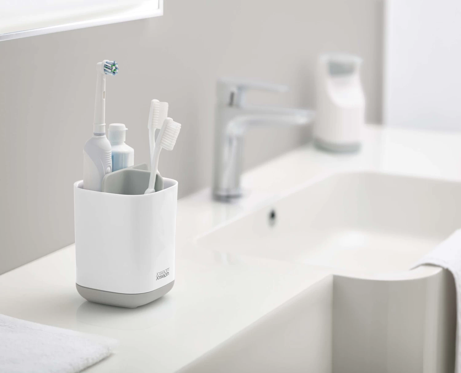 Joseph Joseph EasyStore™ Light Grey Toothbrush Holder 3 Joseph Joseph EasyStore™ Light Grey Toothbrush Holder - Image 3