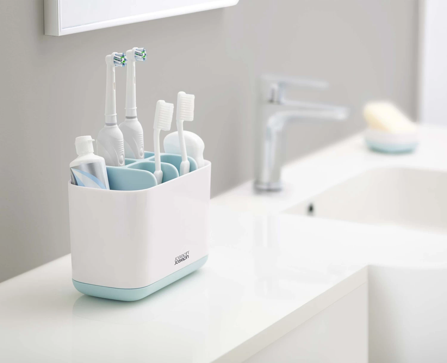 Joseph Joseph EasyStore™ Large Light Blue Toothbrush Holder 3 Joseph Joseph EasyStore™ Large Light Blue Toothbrush Holder - Image 3