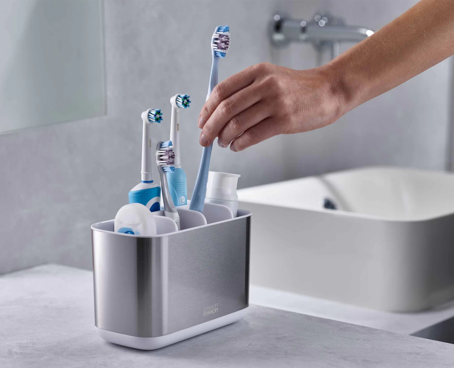 Joseph Joseph EasyStore™ Stainless-steel Large Toothbrush Holder 3 Joseph Joseph EasyStore™ Stainless-steel Large Toothbrush Holder - Image 3