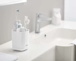 Joseph Joseph EasyStore™ White Toothbrush Holder 7 Joseph Joseph EasyStore™ White Toothbrush Holder -Kitchen Essentials Shop Image 3 f10beb68 f365 4415 82fd ca5782d2ce16