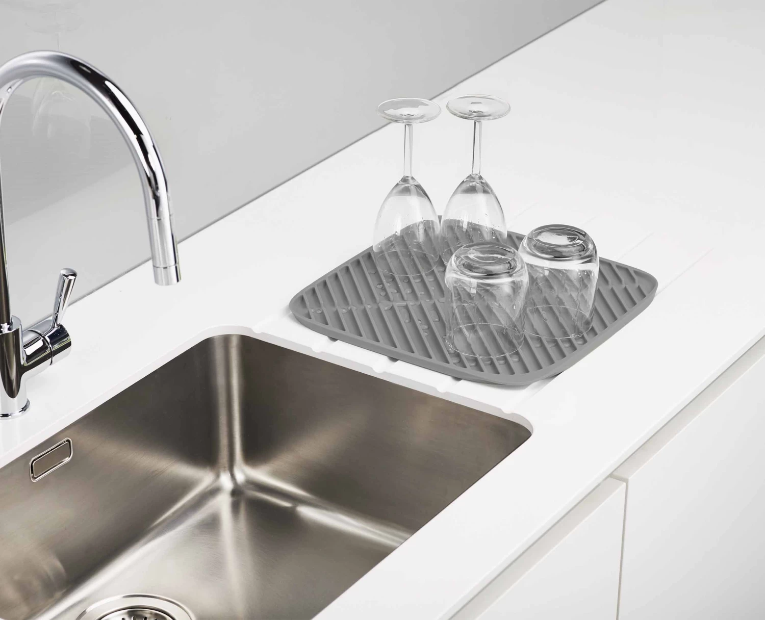 Joseph Joseph Flume™ Light Blue Dish Draining Mat 4 Joseph Joseph Flume™ Light Blue Dish Draining Mat - Image 4