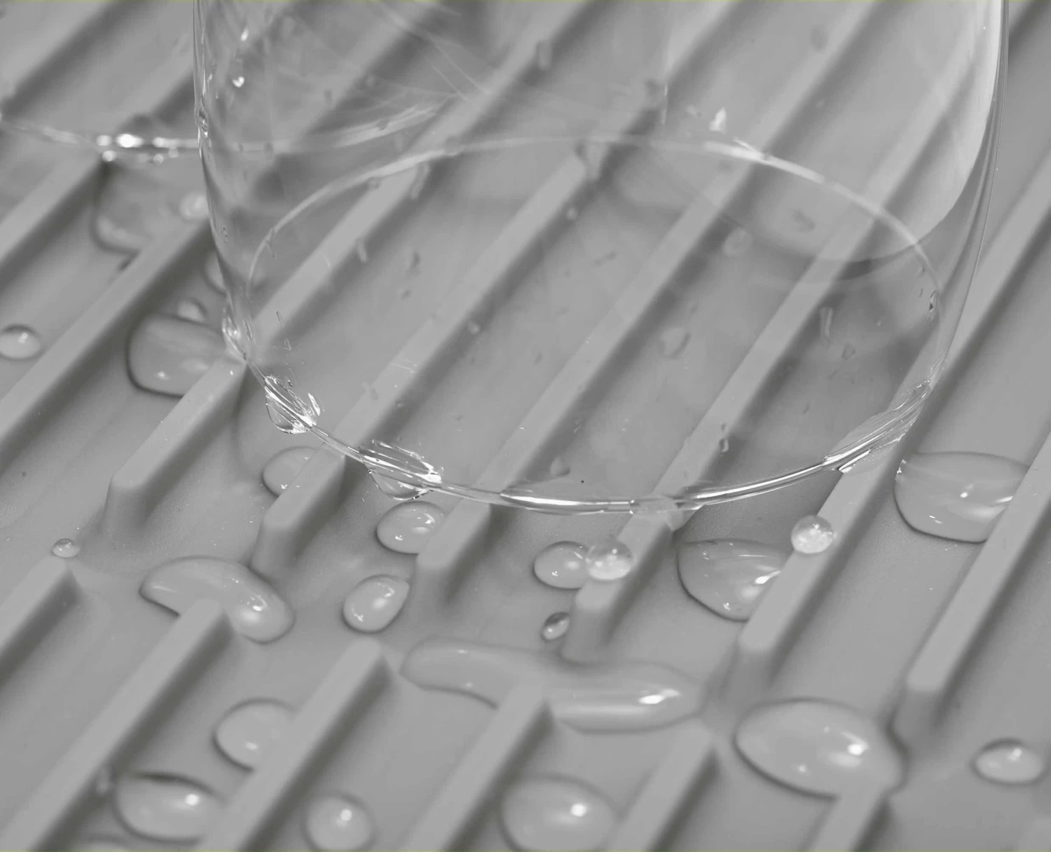 Joseph Joseph Flume™ Light Blue Dish Draining Mat 7 Joseph Joseph Flume™ Light Blue Dish Draining Mat - Image 7